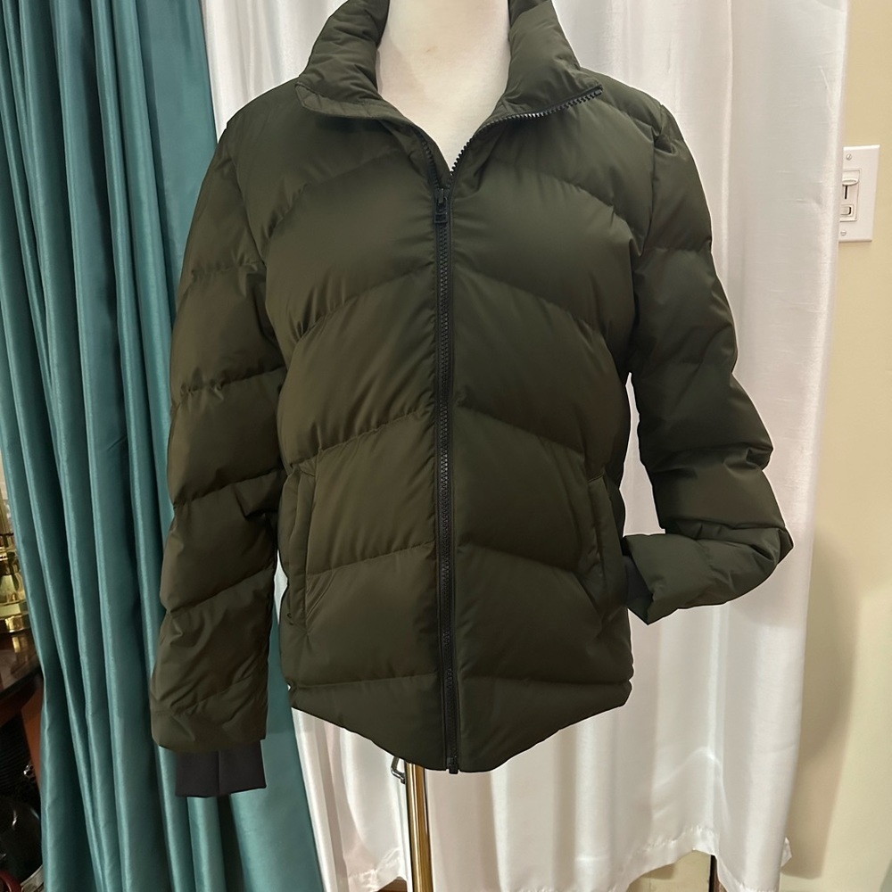 Theory NWT Puffer Lightweight Jacket. - Picture 2 of 8